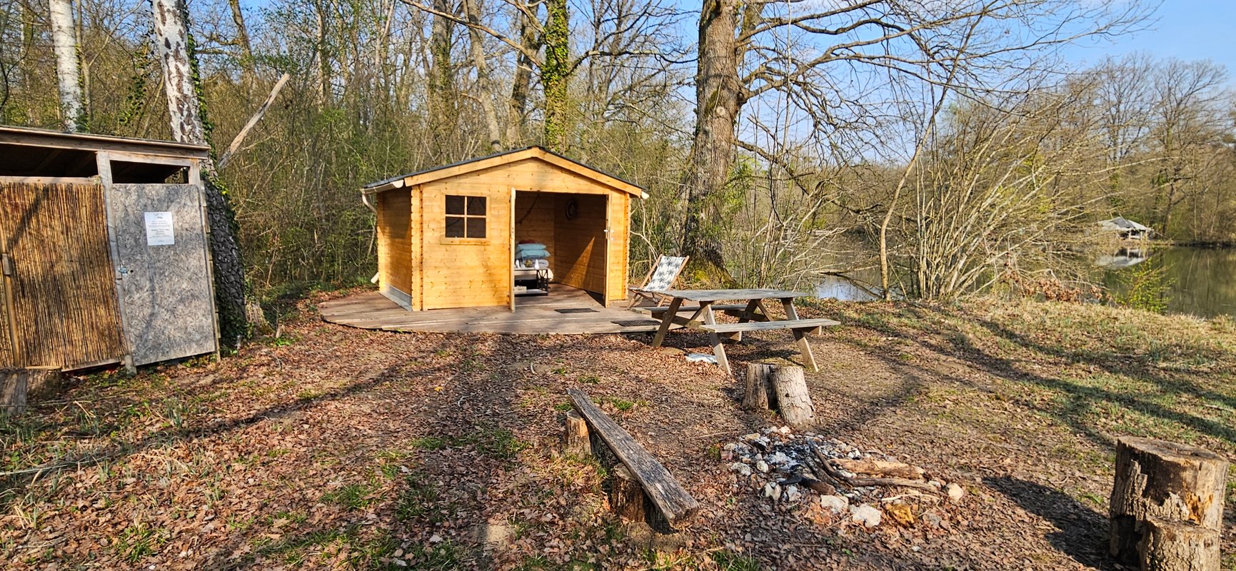 Chalet bord de l’eau · Proche provins · détente à Soisy Bouy (26)