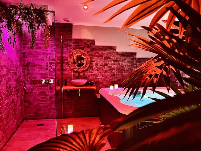 Hébergement AbracadaRoom : Suite Romantique lost paradise  avec spa, sauna et douche bien être - Image 6