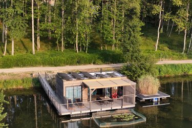 Écolodge flottant l’Õthentique - Domaine de Neuville à Sainte Gemme (2)