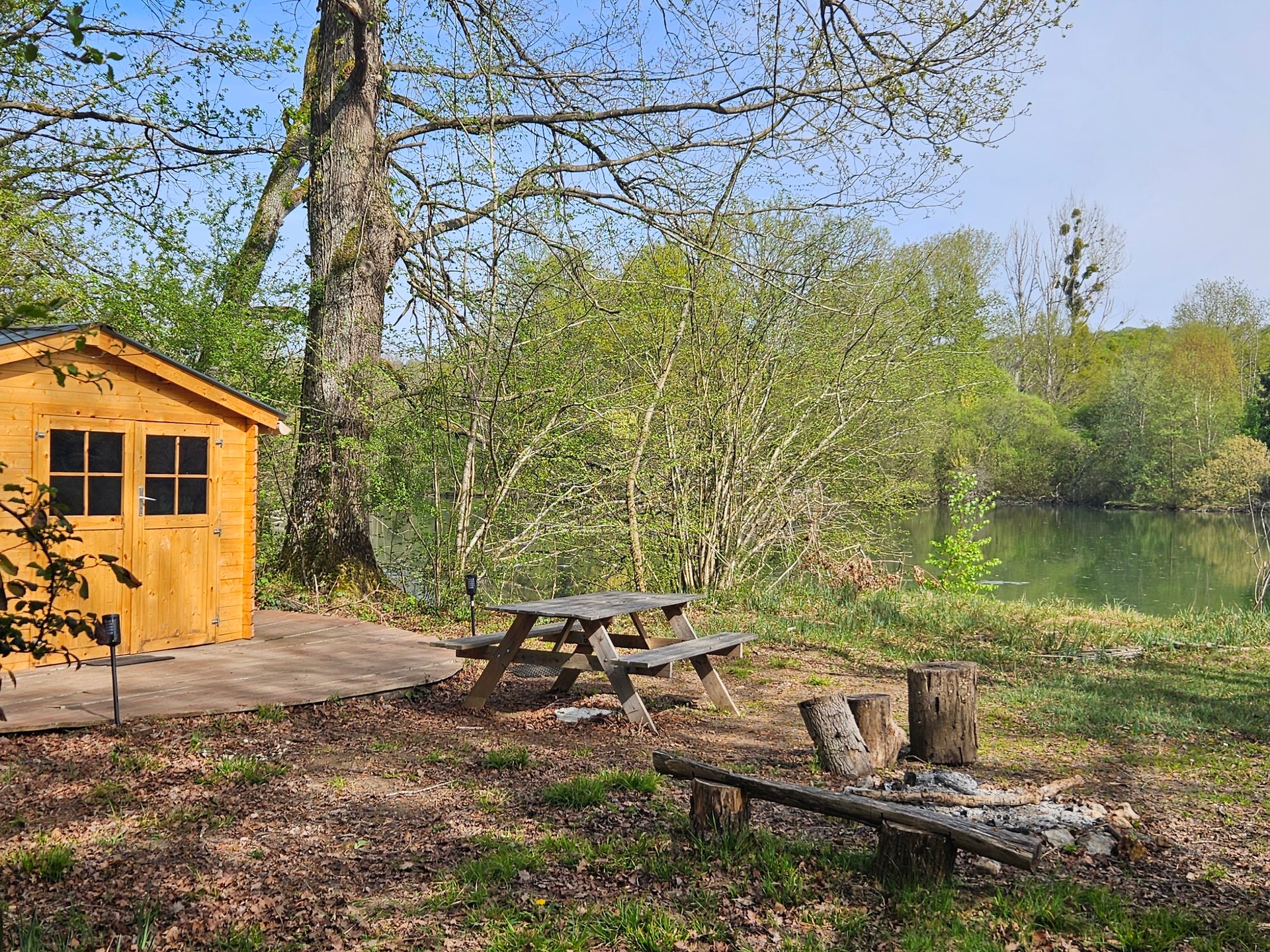 Chalet bord de l’eau · Proche provins · détente