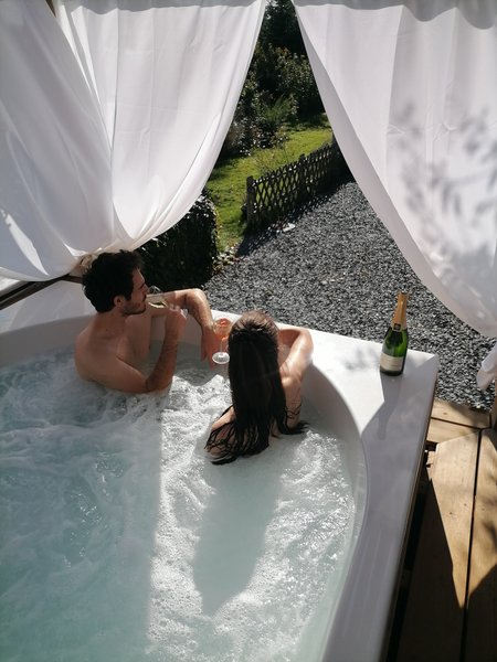 Hébergement AbracadaRoom : La Roulotte Kala et son spa jacuzzi - Image 13