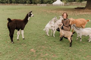 La Roulotte Kanavu au milieu des animaux
