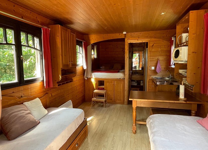 Hébergement AbracadaRoom : Roulotte Coquelicot - Image 3