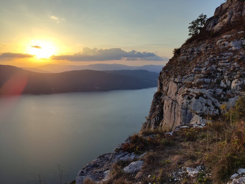 Hébergement AbracadaRoom : Nuit Suspendue en Falaise - Image 7