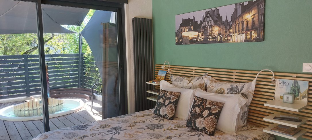 Domaine AbracadaRoom : Jardin des écureuils - Image 6