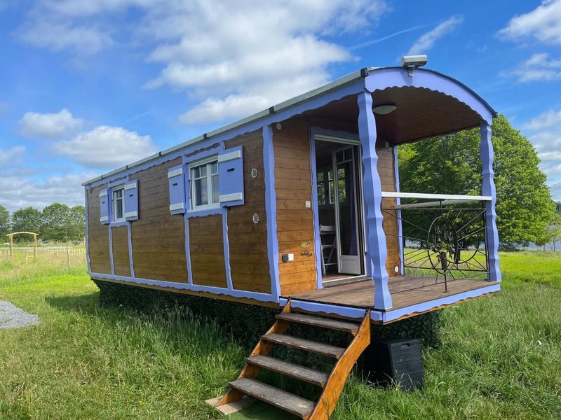 Hébergement AbracadaRoom : La roulotte chauffée au bord du lac - Image 1