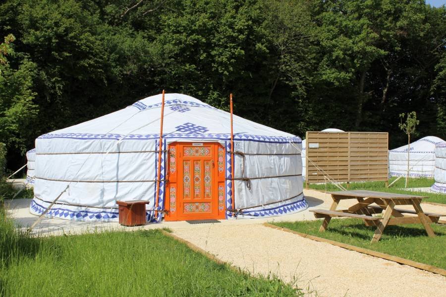 yourte et mobilier de jardin