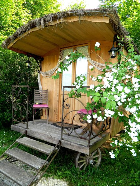 Hébergement AbracadaRoom : Roulotte tzigane - Image 3