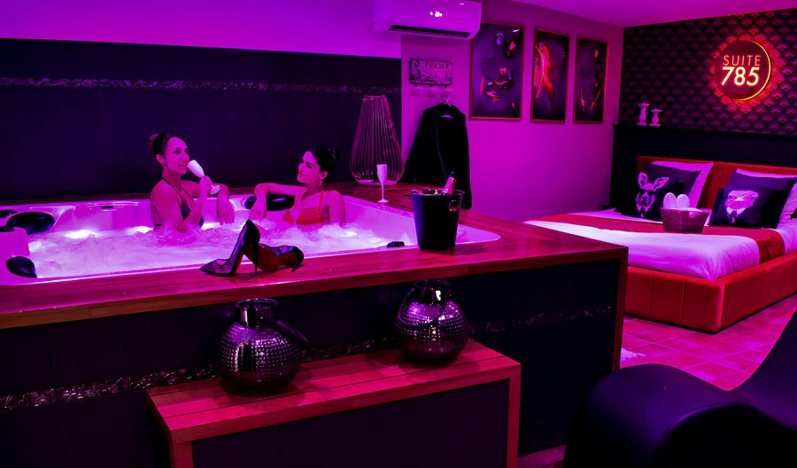 Hébergement AbracadaRoom : Suite 785 Chambre Romantique Spa & Sauna - Image 1