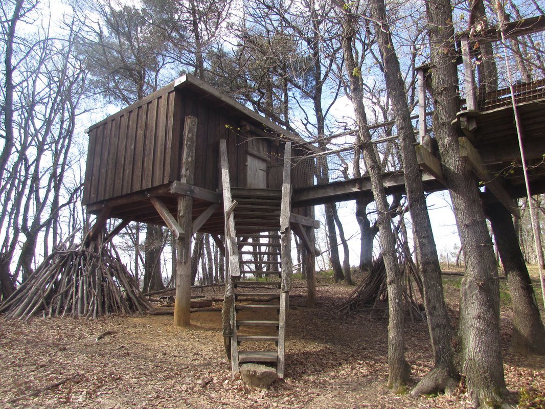 Cabane Piste aux Étoiles – nuit insolite sous toit vitré, jusqu’à 6 personnes, Drôme à Saint-Donat-Sur-L'herbasse (1)