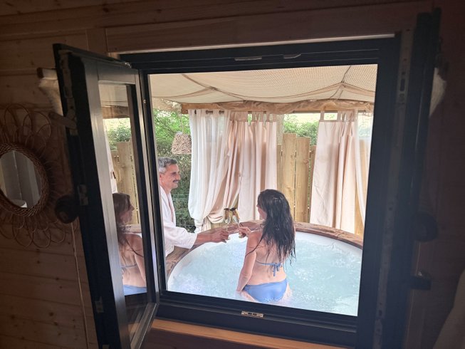 Hébergement AbracadaRoom : La roulotte dorée & bain nordique privatif - Image 9
