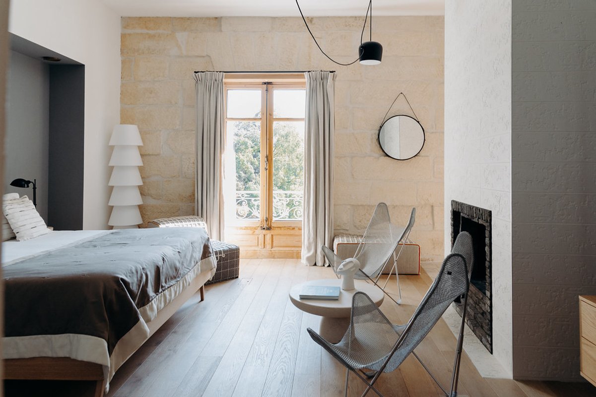 Suite Junior avec vue sur le jardin à Lavérune (3)