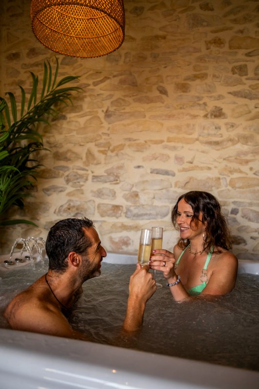 La Grange - Chambre intimiste & spa - Tavel à Tavel (46)