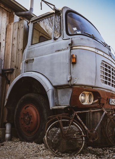 Le Truck-Lodge et SPA privatif LE BERLIET GAK à Saint-Andiol