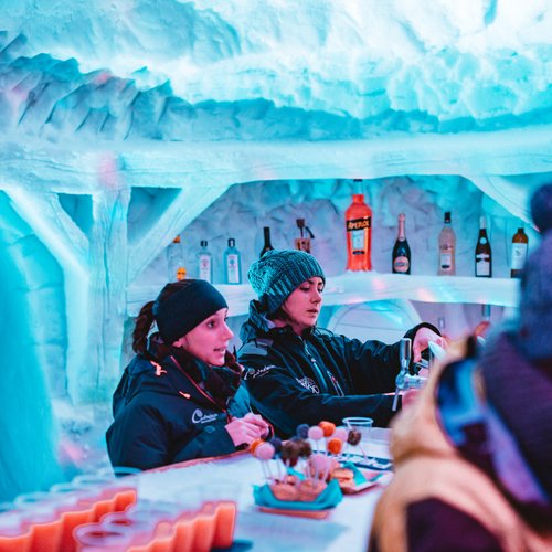 L'équipe du Village Igloo des Arcs !