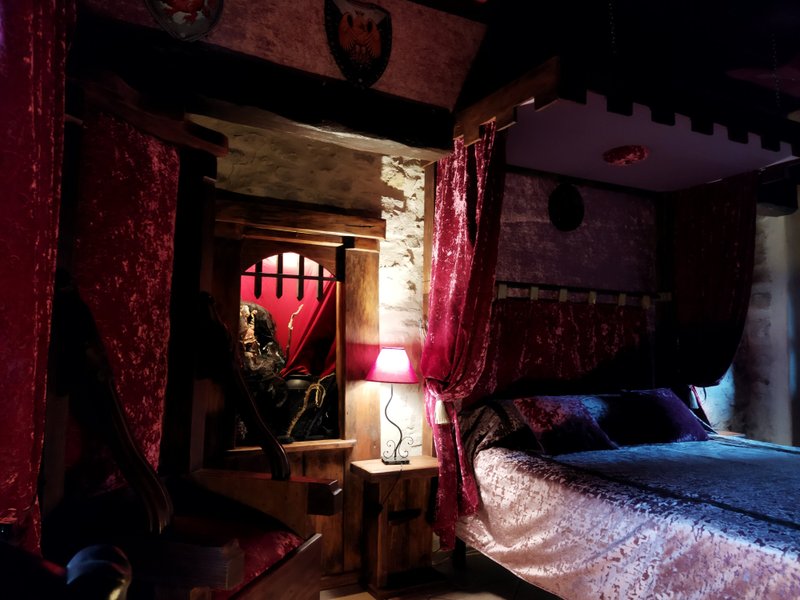 Hébergement AbracadaRoom : Le relais magique des Sorciers avec  escape game - Image 1