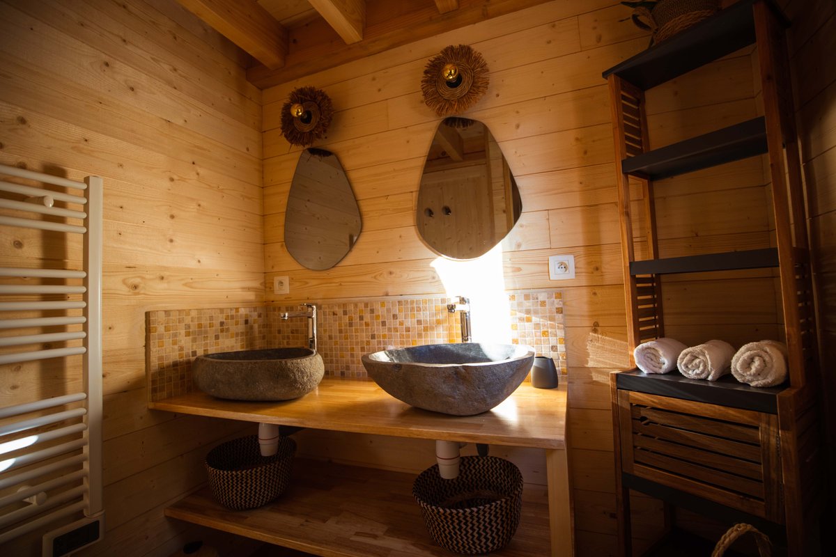 Cabane Spa dans les arbres - 6 personnes à La Guyonniere (11)