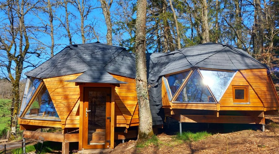 Hébergement AbracadaRoom : Double Dôme au bord d'un lac - Image 1