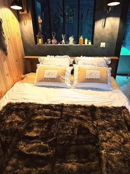 Hébergement AbracadaRoom : Chalet Romantique Spa & Ciné Privé / 10 min centre - Image 9