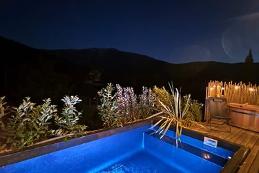 LODGE DES BARONNIES Piscine et spa à Plaisians (2)