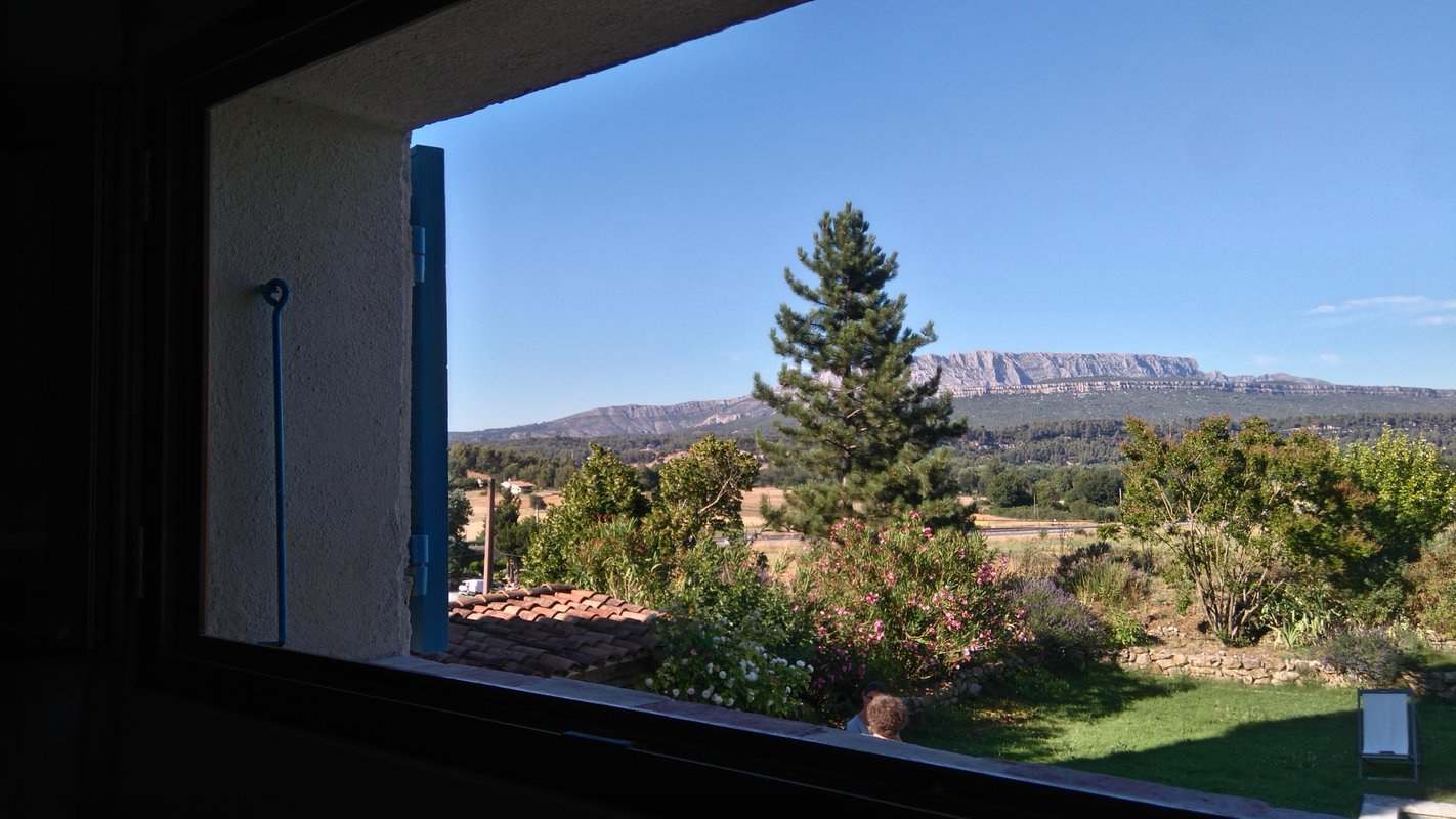 Joli cabanon avec vue sur Sainte Victoire à Fuveau (12)