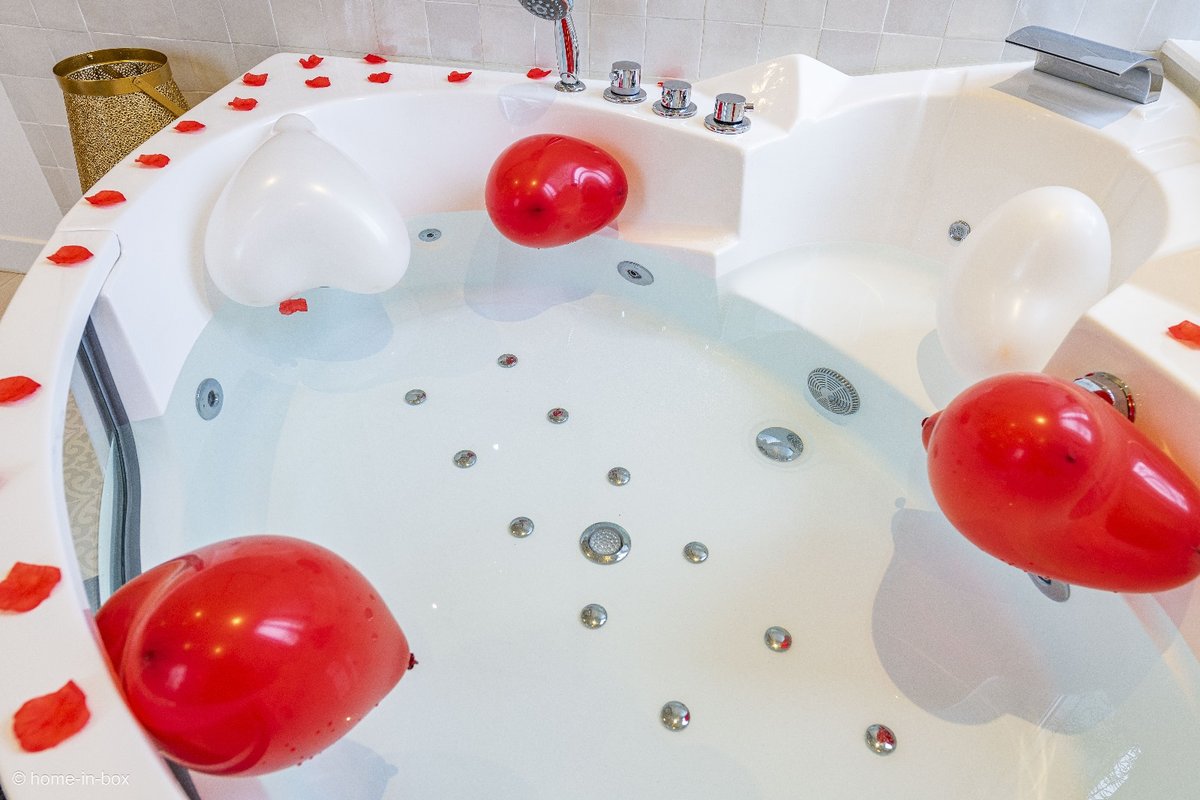 Suite 1001 nuits avec Jacuzzi 15min Disney à Nanteuil Les Meaux (6)