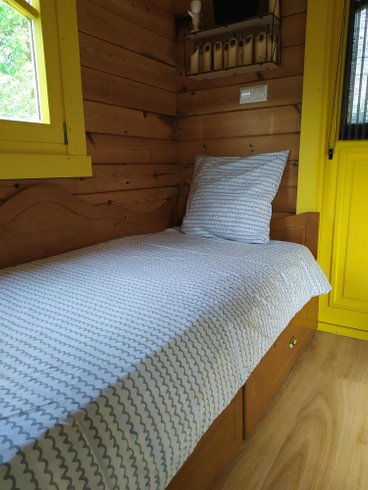 Hébergement AbracadaRoom : La roulotte "Sous le soleil" - Image 9