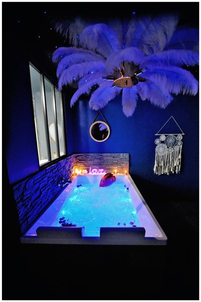 Hébergement AbracadaRoom : La suite 7ième ciel ÉTOILÉ, SPA XXL, 5 min du centre - Image 18