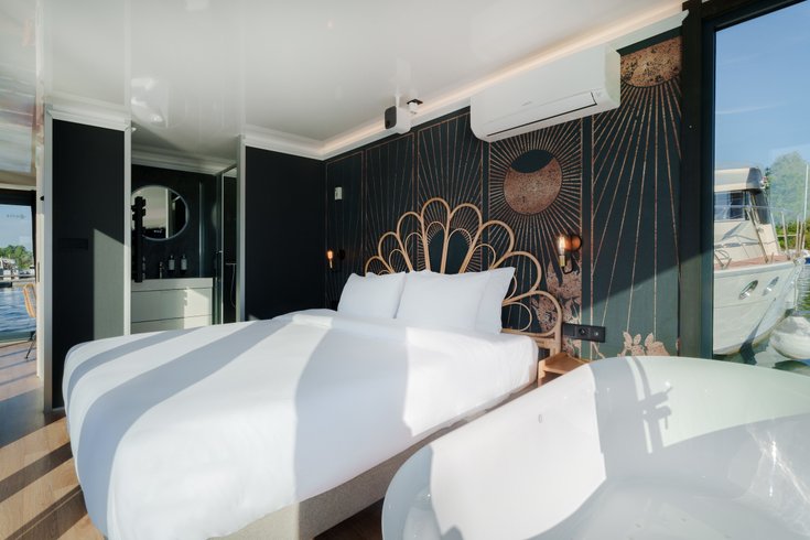 Hébergement AbracadaRoom : Suite flottante Panoramique Lit king-size Balnéo - Image 3