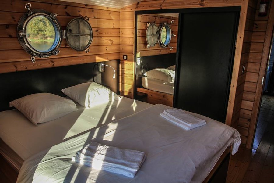 Hébergement AbracadaRoom : La Toue Cabanée au mouillage - Image 4