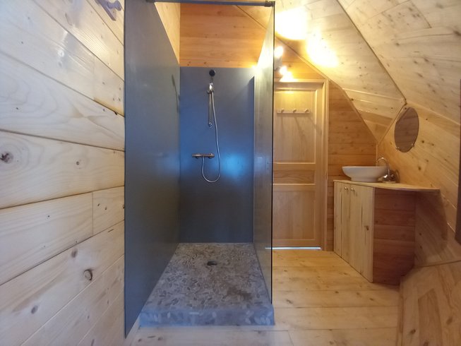 Hébergement AbracadaRoom : Cabane 'Pollimage' au bord d'un lac - Image 9