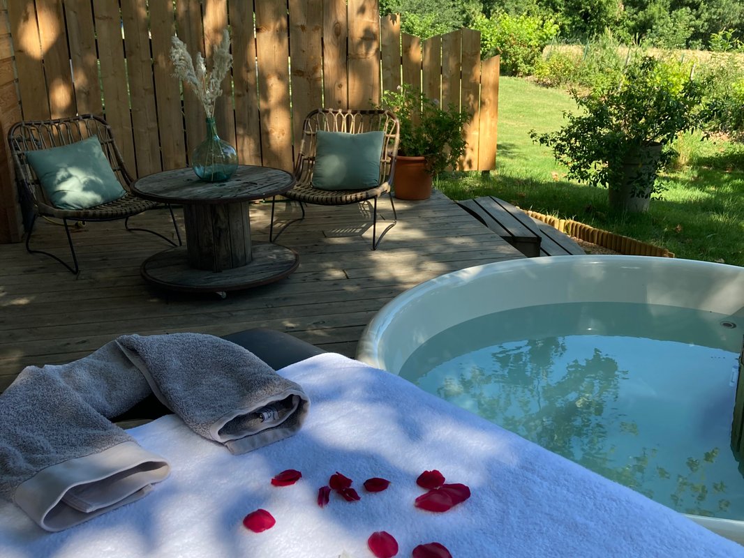 La Petite Cabane & Spa à Maureville (8)