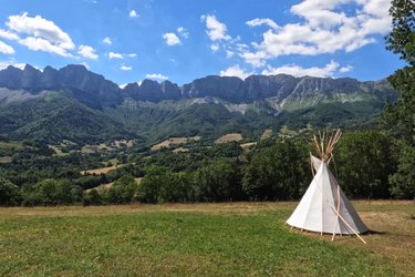 Tipi au Woody Ranch, vue sur le Vercors à Château Bernard (1)