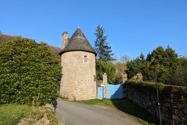 La tour médiévale du Chateau de la Carrée à Saint-Germain-En-Coglès (1)