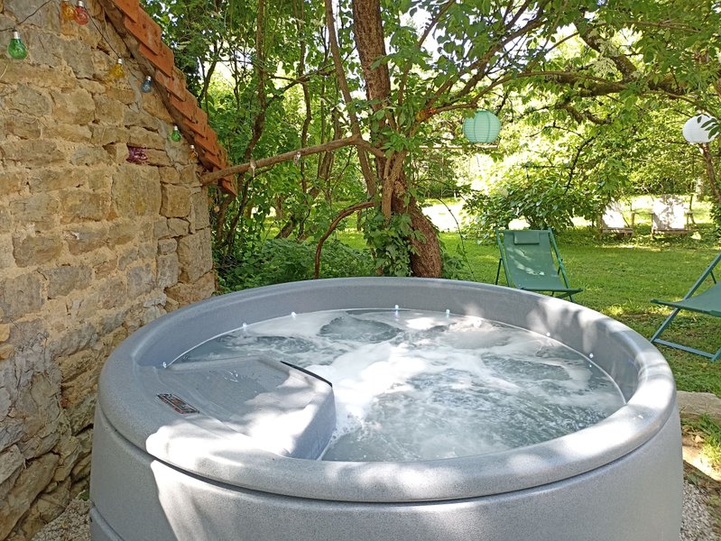 Hébergement AbracadaRoom : La Roulotte du Domaine de la Comté & Spa - Image 16