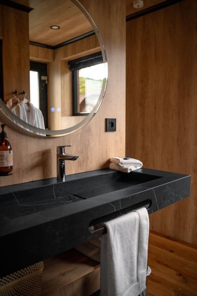 Hébergement AbracadaRoom : Lodge Duo sur terre - Vue panoramique sur l'étang & Spa - Image 11