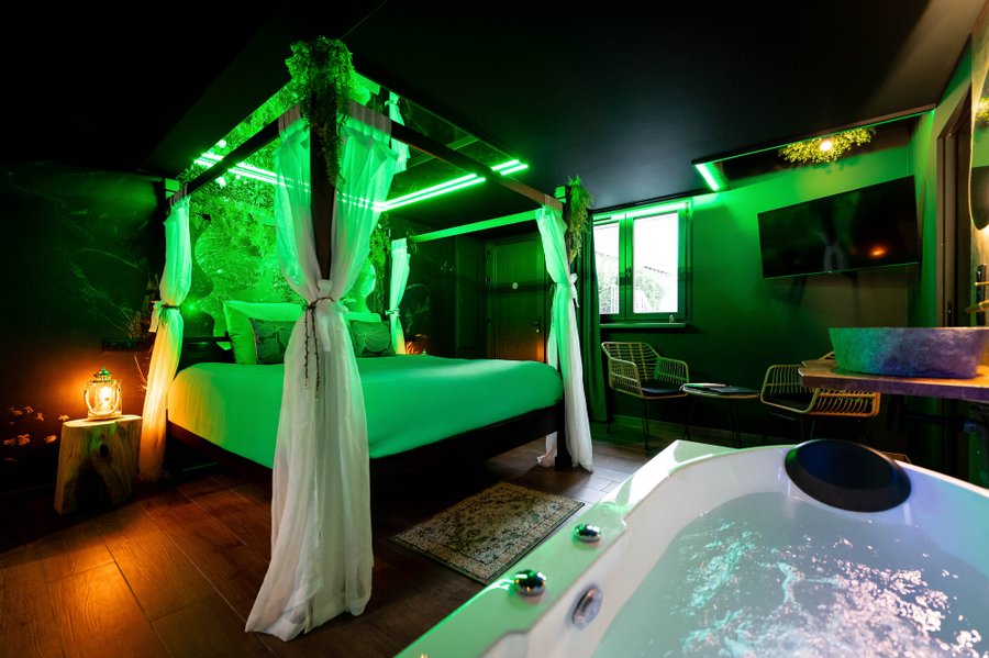 Hébergement AbracadaRoom : La Forêt Enchantée - Love Room à thème - Jacuzzi - Image 10