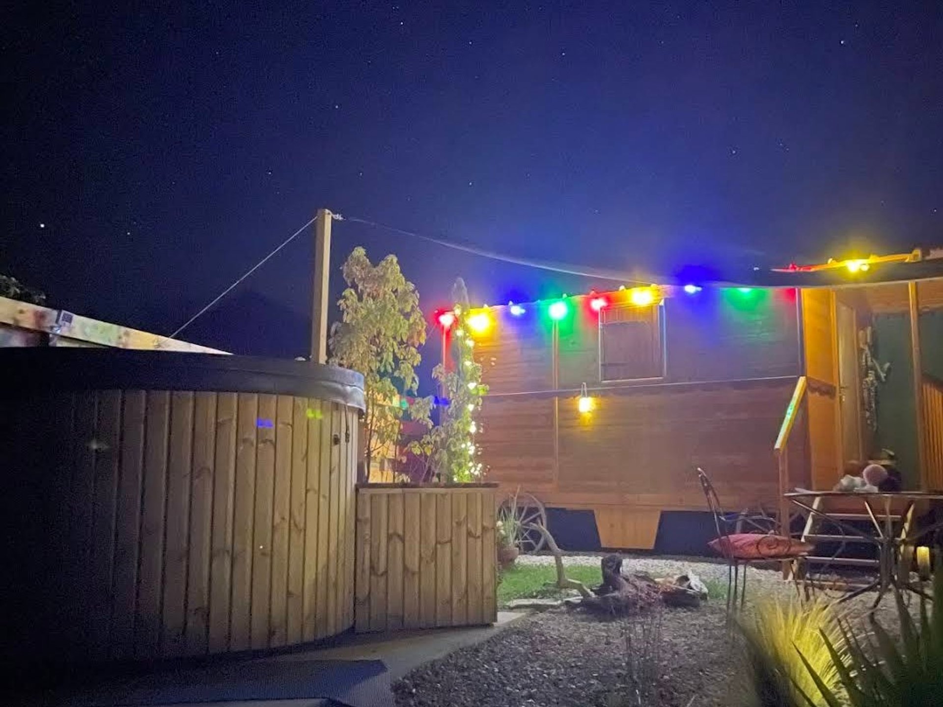 la Roulotte D'elfes & spa (climatisée)