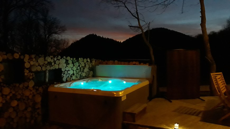 Hébergement AbracadaRoom : La Bulle de Pierre avec Spa privatif - Ecolodge au milieu des volcans - Image 4