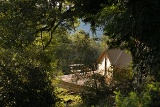La Tente de Glamping avec piscine partagée