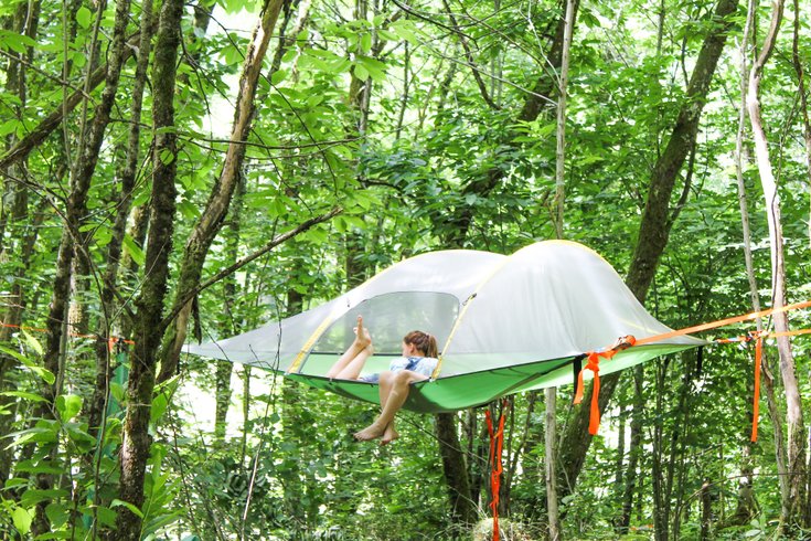 Hébergement AbracadaRoom : Tente suspendue Petit Ours - Image 1