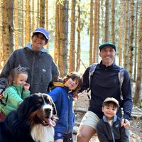 Fanny, Jérémy et leurs 3 enfants.