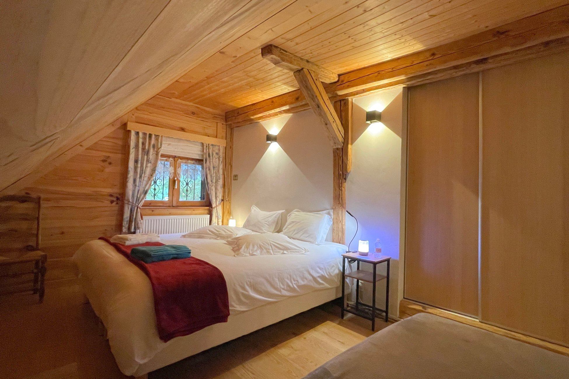 Hébergement UnicStay : Chambre Bétoine à Taninges