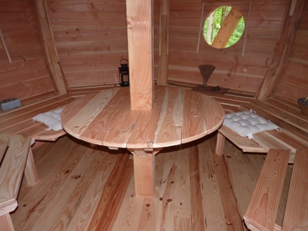 cabane_sur_pilotis2_Nids_du_bearn_foret_interieur_cabane_abracadaroom