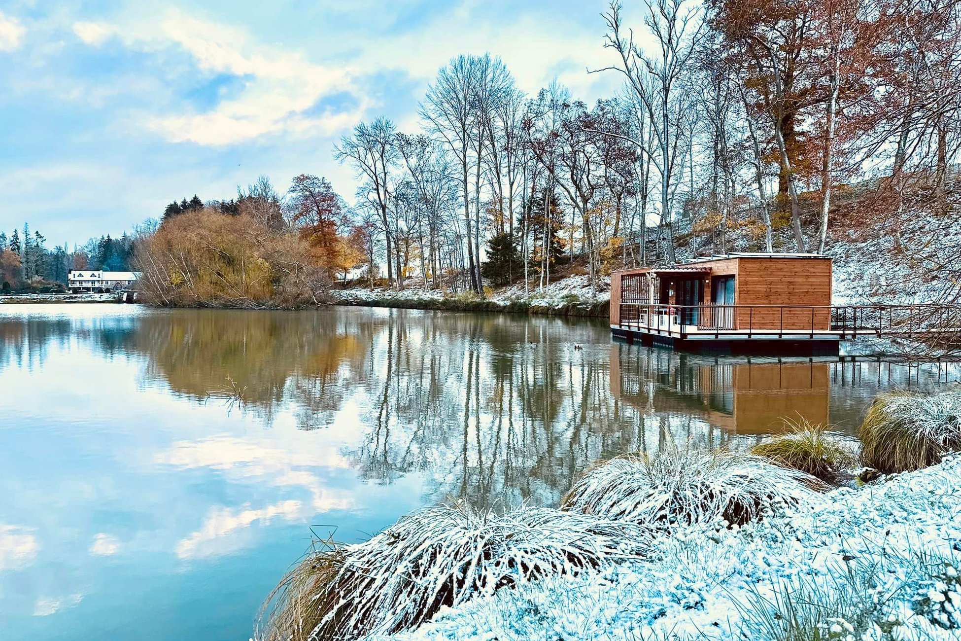 Hébergement UnicStay : Cabane sur l'eau : L’Õdacieuse à Sainte Gemme