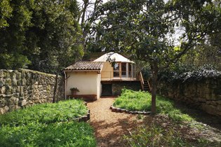 Yourte au coeur du village