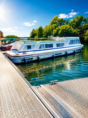 Hébergement AbracadaRoom : Spacieux Bateau Sans Permis Bourgogne 10 Personnes - Image 1