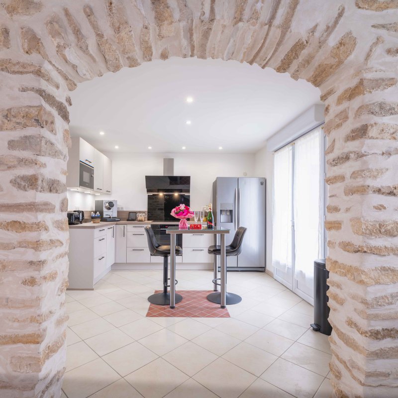 Eau Loin - Villa avec spa, sauna, hammam & salle de jeux à Ver Sur Launette (8)