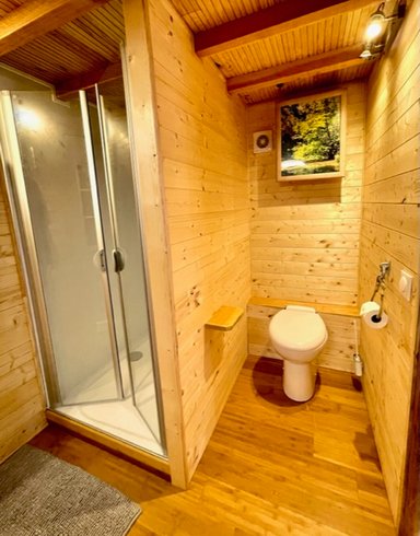 Hébergement AbracadaRoom : Terrasse sur l’eau, gîte en châtaignier - Image 9