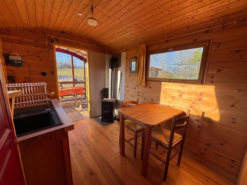 Hébergement AbracadaRoom : La petite roulotte de Vallin | Nature | Cosy - Image 7